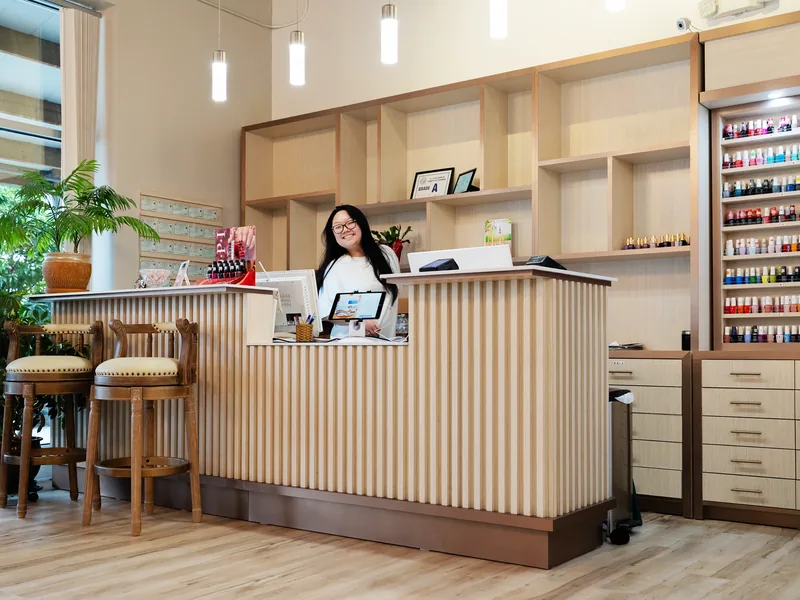 A client checking in on the D3 kiosk at a nail salon front desk